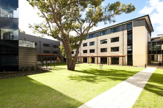 セント キャサリンズ オン パーク クローリーエッジボートシェッド周辺のホテル