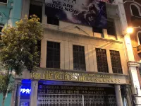 โรงแรมสเปซ โรงแรมใกล้เมอร์เดก้า สแควร์
