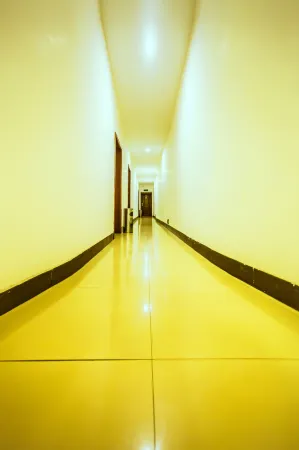 Zizhang Mingjia Hotel Отели рядом с достопримечательностью «Sichuan College of Culture and Art (Qiu Campus)»