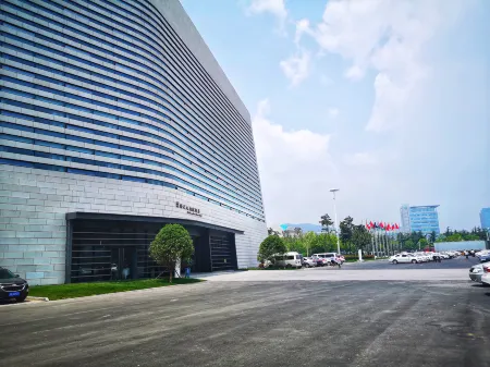 Hai Tian Grand Theatre Hotel Отели рядом с достопримечательностью «Ocean University of China Laoshan Campus»
