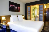Novotel Paris Suresnes Longchamp