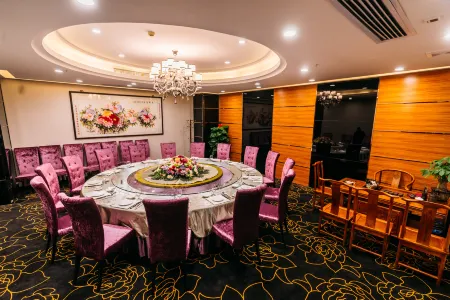 Dreamland Hotel Huizhou Отели рядом с достопримечательностью «Hejiang Attic»