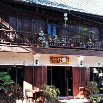 Pakhongthong Villa Отели рядом с достопримечательностью «Ват Сенсоухарам»