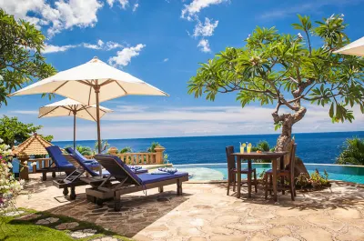 Blue Moon Villas Resort Hotel dekat Menara Suar Gili Selang