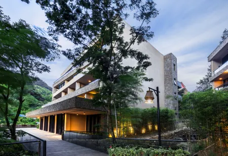 Yunbanjian Yeshe Jingshe Holiday Hotel Отели рядом с достопримечательностью «Donglingcun»