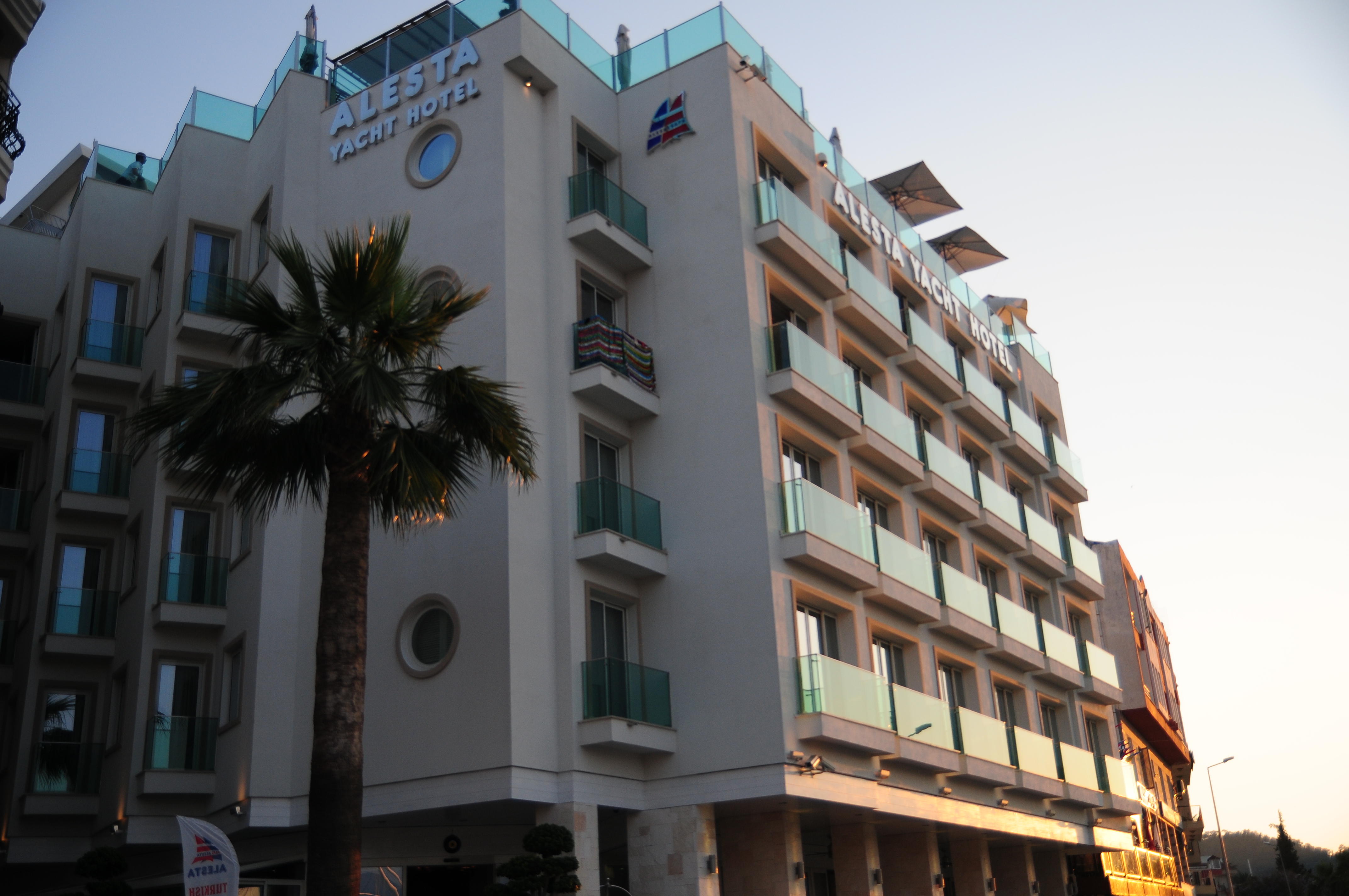 Alesta Yacht Hotel