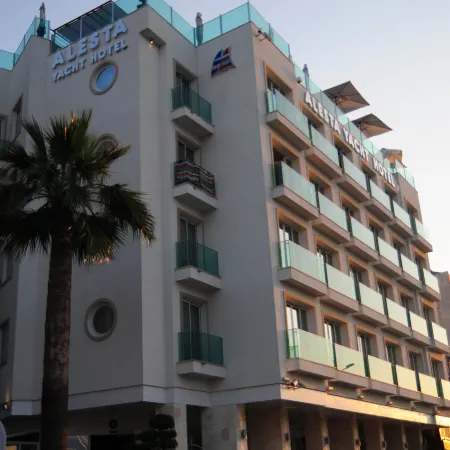 Alesta Yacht Hotel