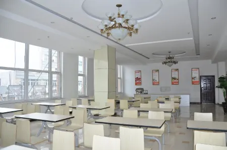 Huifeng Business Hotel (Lingyuan East Street) Отели в г. Линюань