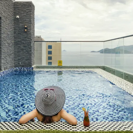 Aaron Hotel