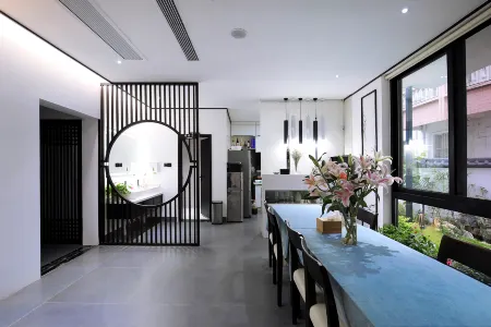 Original Dim Sum Villa Hotel (Guilin Liangjiang Sihu Elephant Trunk Hill) Отели рядом с достопримечательностью «Guilin University of Science and Technology»