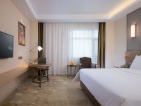 维也纳国际酒店(乌兰浩特水景公园店) - 标准大床房