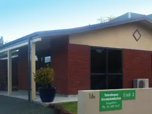 Lawrence Townhouse Accommodation 18A