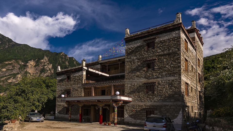 Jiaju Zangzhai Luobu Homestay