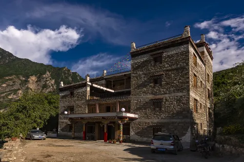 Jiaju Zangzhai Luobu Homestay Hotel a Danba