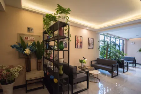 Borrman Hotel (Hefei Guohou Square Sanli'an Metro Station) Отели рядом с достопримечательностью «Anhui University(Longhe Campus)»