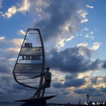 Jingyuan Zhishang Design Hotel (Qingdao May Fourth Square Olympic Sailing Center)