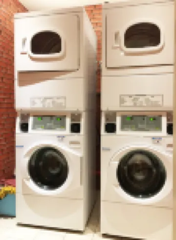 樂逸文旅（高雄六合夜市棒球館店）