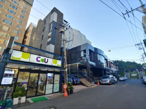 โรงแรมแกลเลอรี บีแอนด์บี โรงแรมใกล้พิพิธภัณฑ์ Brick Campus