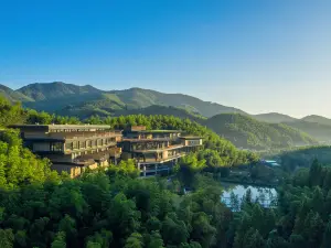 Huixin Retreats