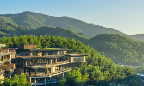 Huixin Retreats