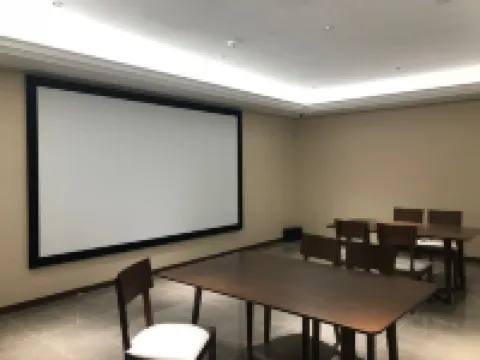 Skyline & Cloud Hotel