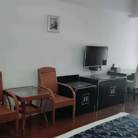 Guan County Hong Pu Traders Hotel