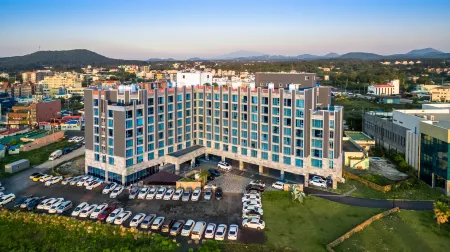 Seongsan Marina Hotel Отели рядом с достопримечательностью «Bunker des Lumières»