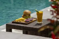 โรงแรมไพรม์บิซ กูตา - สระว่ายน้ำบนดาดฟ้า