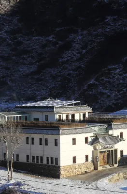 Tingshan Hostel Отели рядом с достопримечательностью «Пушуйский храм»
