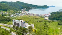 Friemily Poolvilla & Hotel
