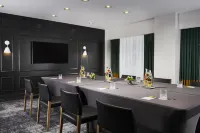 Staypineapple, An Iconic Hotel, the Loop Chicago