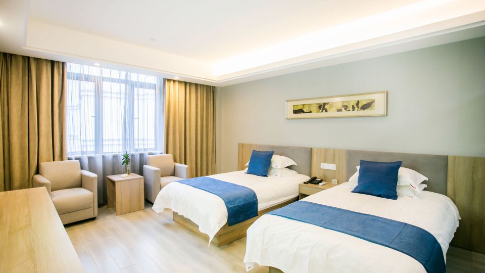 Off Era Hotel