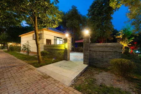 Nanchang Yueyou Wensheng Garden Hotel (Changbei Airport Branch) Отели рядом с достопримечательностью «Nanchang Institute of Technology»