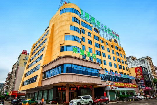 格盟酒店(岑溪广南路榕湖店)
