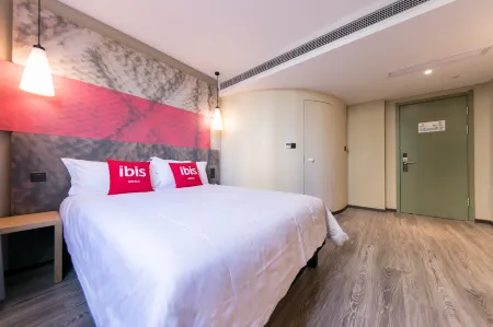 Ibis Shanghai Songjiang University Town Wencheng Rd Hotel Отели рядом с достопримечательностью «Shanghai University of Engineering Science (Longteng Road)»