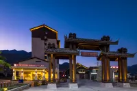 Hilton Garden Inn Nujiang Hotel in zona Three Parallel Rivers of Yunnan Protected Areas World Nature Heritage Nujiang Museum