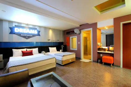 Hera Hotel