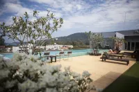 卡瑪拉拉塔納公寓飯店 Scuba Quest Dive Center Kamala附近的飯店