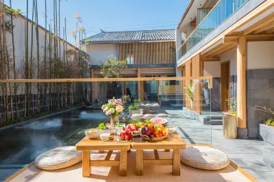 Floral Hotel· Yunbian Hot Spring Hotel (Tengchong Heshun Ancient Town Store) Hôtels à : Tengchong
