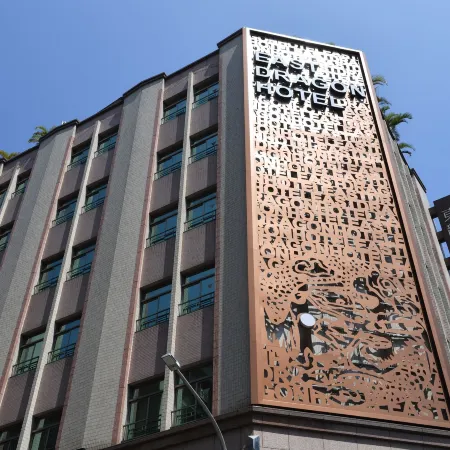 East Dragon Hotel Отели рядом с достопримечательностью «Президентский дворец»