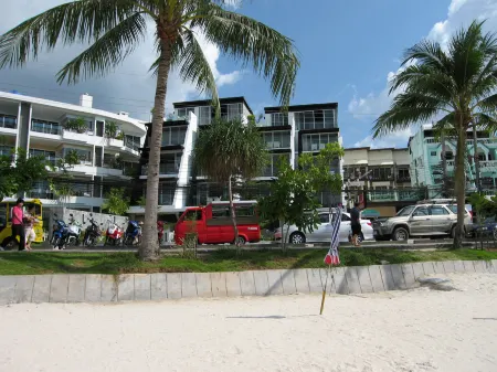 The Front Hotel and Apartments