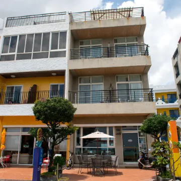 Love Sea 126 House Inn Hostel Отели рядом с достопримечательностью «Пляж Кэньтин»