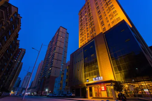 James Joyce Coffetel (Baoji High-tech Zone South High-speed Railway Station) - Romantic