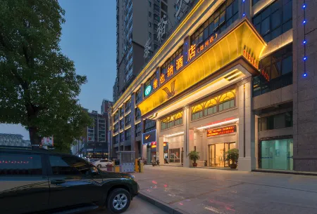 Vienna Hotel (Luhe) Отели в г. Лухэ