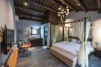 Creek and Wildcat Hostel Hotel a Xidi Scenic Area