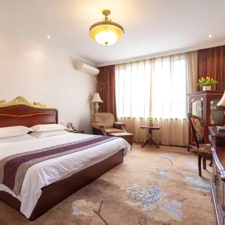 Xinhui Hotel Отели рядом с достопримечательностью «Храм и пагода Лонхуа»