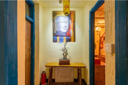 Tone · Chain · Poshtel (Lhasa Jokhang Temple Ancient City)