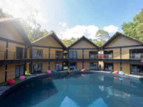 A Coral Reefs Resort Hotels near Legenda Park