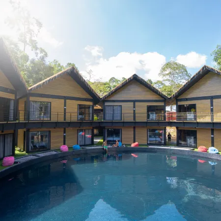 A Coral Reefs Resort Отели рядом с достопримечательностью «Площадь Орла»