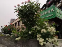 Pigeon Tree Riverside Inn(Wujiagang) - Hostels